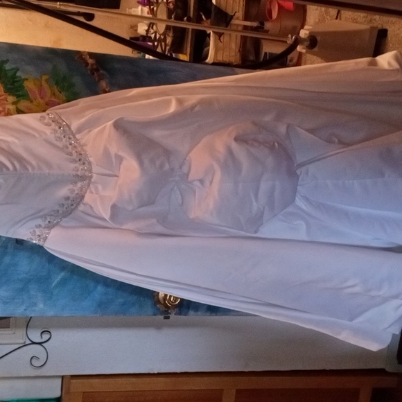 White silver strap / strapless bustled wedding gown new with tags - Picture 5 of 7